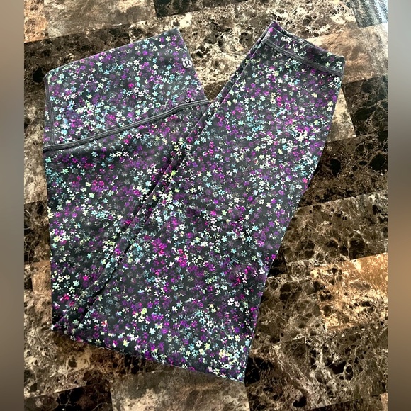 LULULEMON WUNDER UNDER HIGH RISE LEGGINGS FLORAL SIZE 10 EUC - Picture 2 of 6